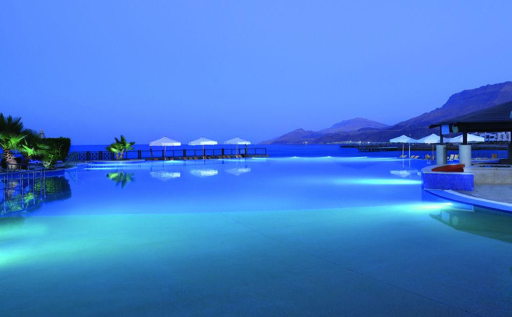 Moevenpick Resort El Sokhna Ain Soukhna Exteriér fotografie The pool at the resort