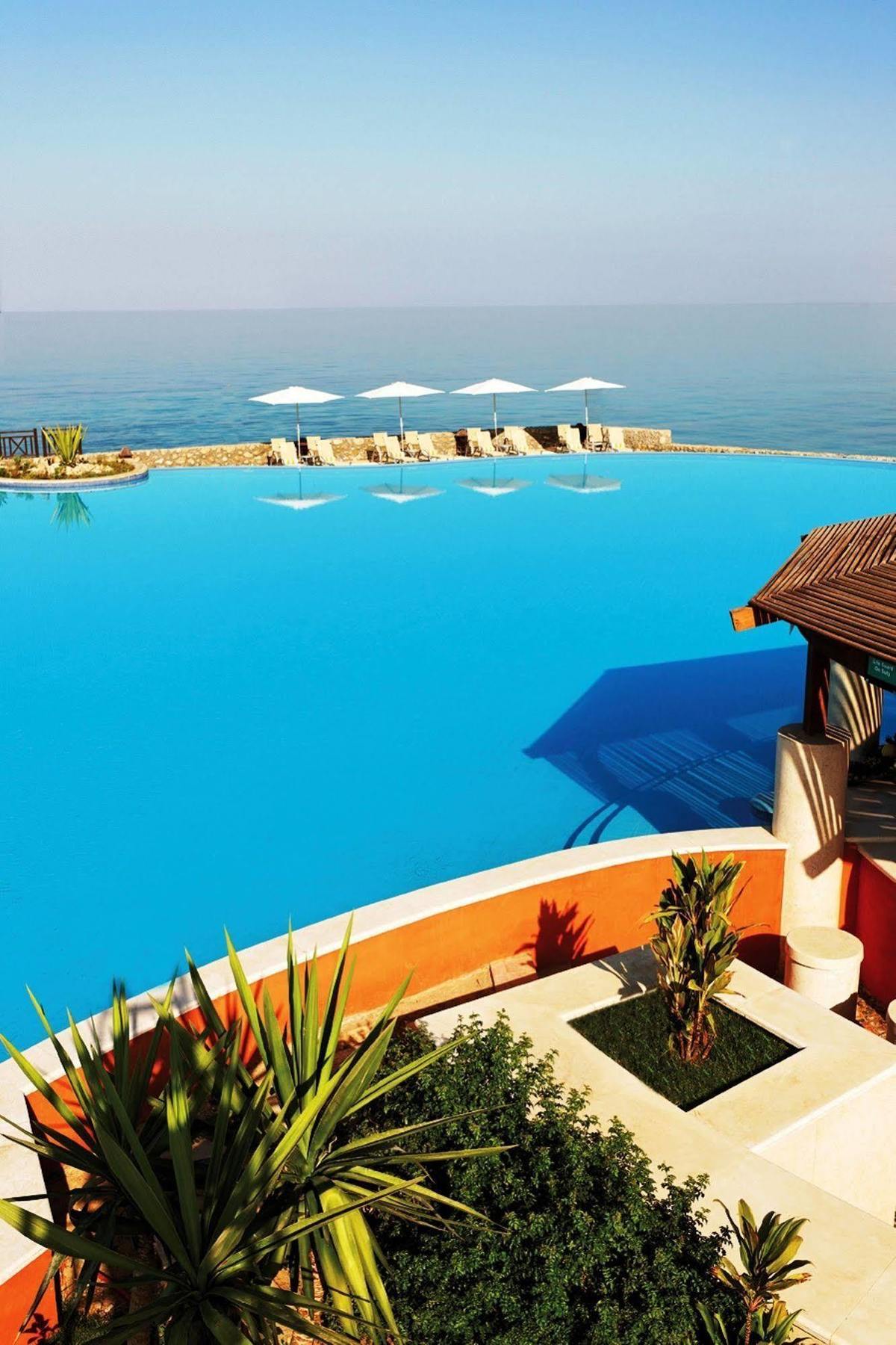 Moevenpick Resort El Sokhna Ain Soukhna Exteriér fotografie Infinity pool at the Sheraton Sharm Resort